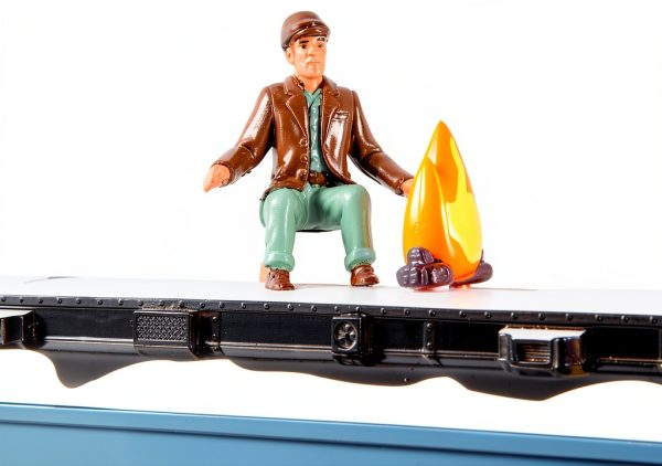 Lionel Train Figure Set Snow Roof with Interior Lights Model 1928430-3